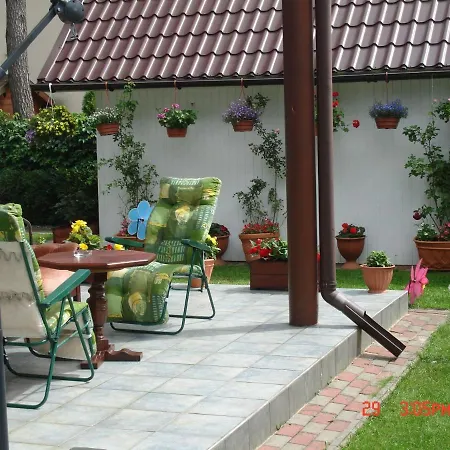 بيت للعطل House With Swimming Pool In مورزيسزين