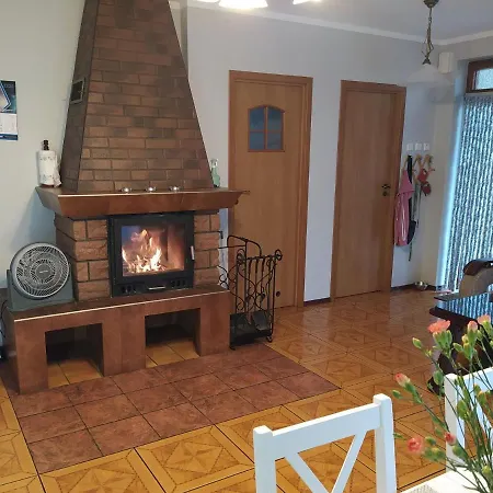 House With Swimming Pool In بيت للعطل مورزيسزين